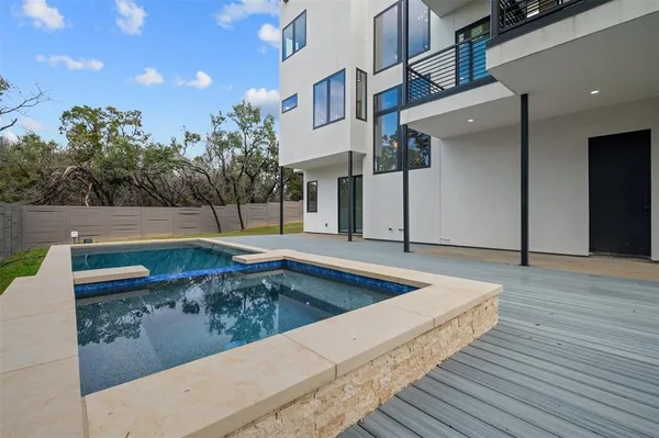 $10,000 | 200 Lake Hills Drive North, Austin, TX 78733