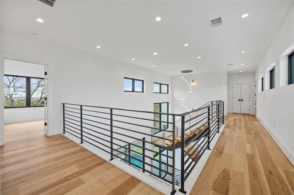 $10,000 | 200 Lake Hills Drive North, Austin, TX 78733