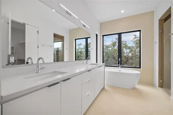 $10,000 | 200 Lake Hills Drive North, Austin, TX 78733