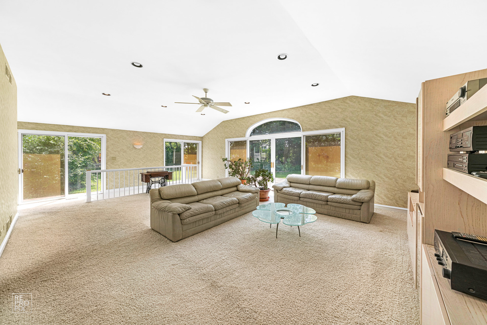 8629 West Sunset Road Niles, IL 60714 - Photo 3 of 24