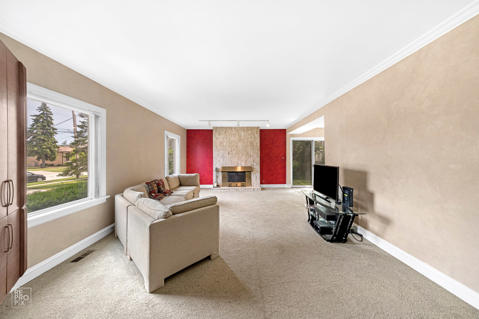8629 West Sunset Road Niles, IL 60714 - Photo 4 of 24