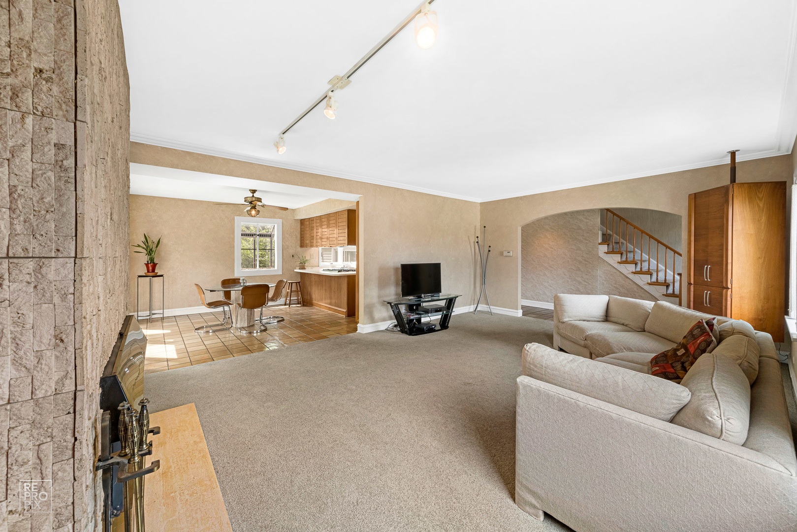 8629 West Sunset Road Niles, IL 60714 - Photo 5 of 24