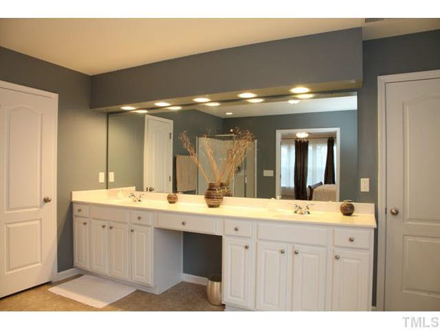 8124 Sommerwell Street Raleigh, NC 27613 - Photo 17 of 23 Master Bath/Spa