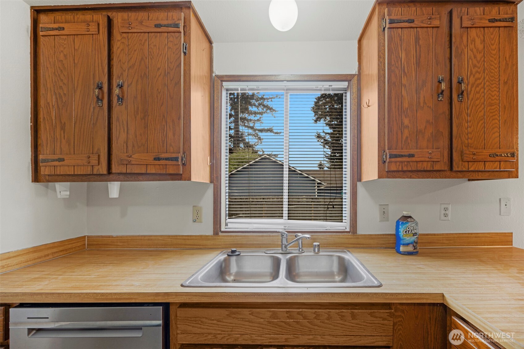 6920 Armar Road Marysville, WA 98270 - Photo 12 of 24 a bathroom with a sink and a window