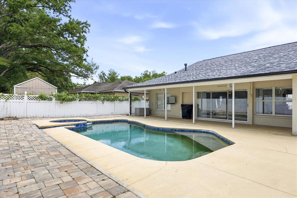 224 Bryan Oak Avenue Brandon, FL 33511 - Photo 30 of 33 a view of a house with swimming pool and sitting area