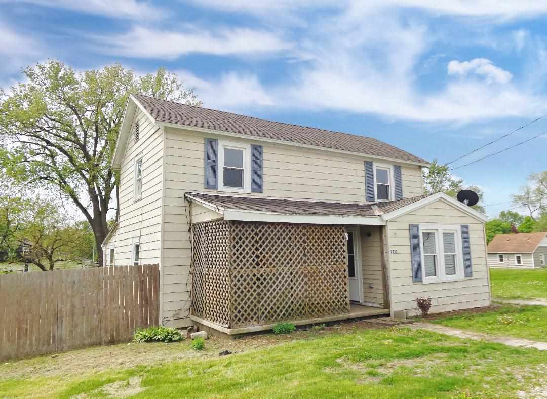 2457 Washington Road Washington, IL 61571 - Photo 3 of 18 Gallery Image 3