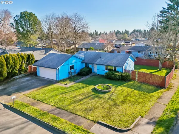 a view of a house with a big yard
