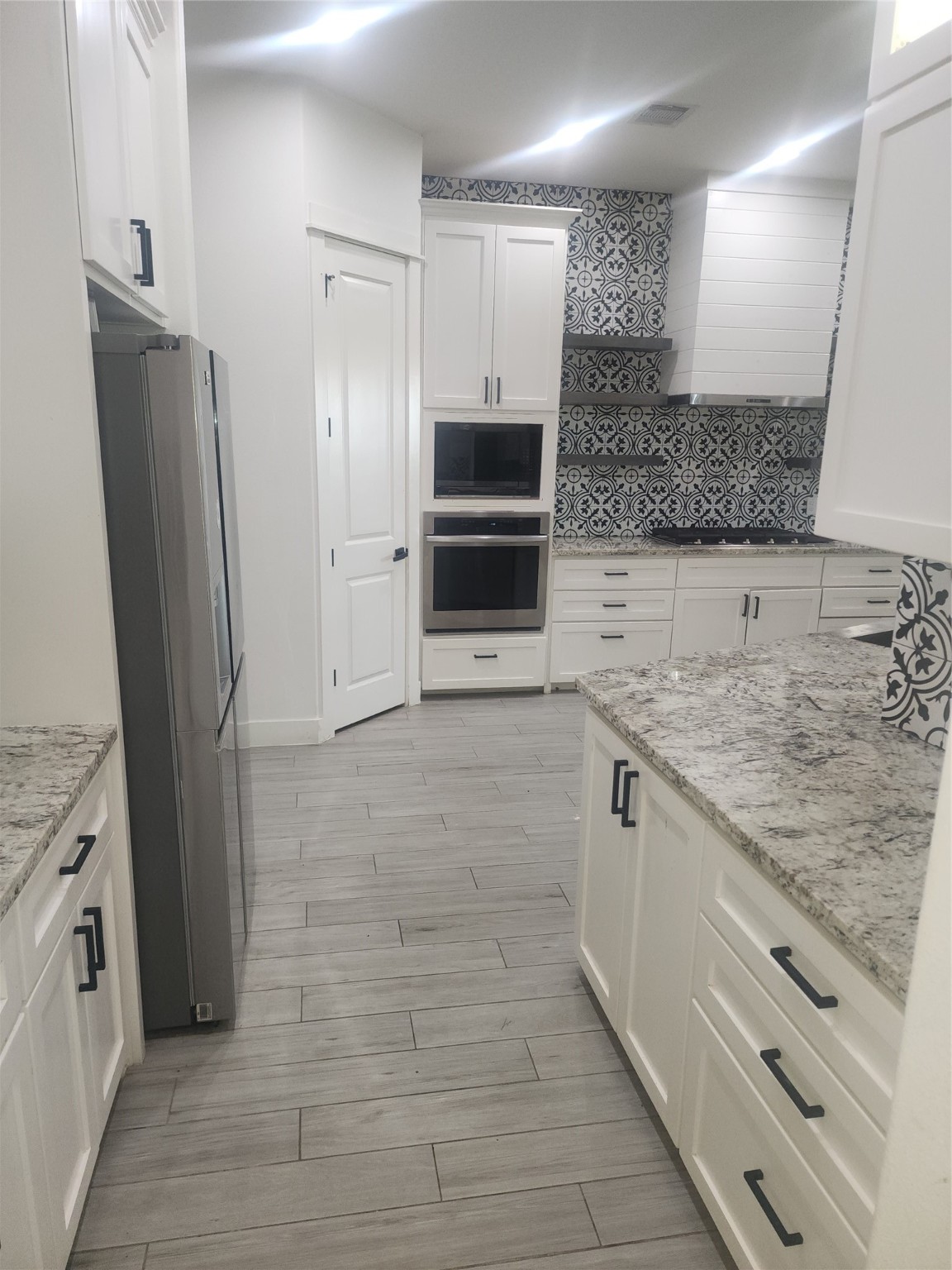 214 Lakeland Circle Rosharon, TX 77583 - Photo 10 of 34