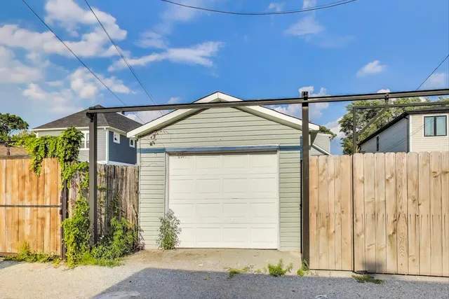 $600,000 | 5524 North Luna Avenue, Chicago, IL 60630