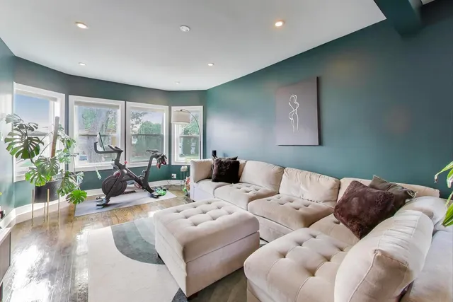 $600,000 | 5524 North Luna Avenue, Chicago, IL 60630