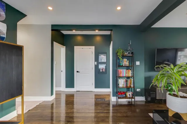 $600,000 | 5524 North Luna Avenue, Chicago, IL 60630