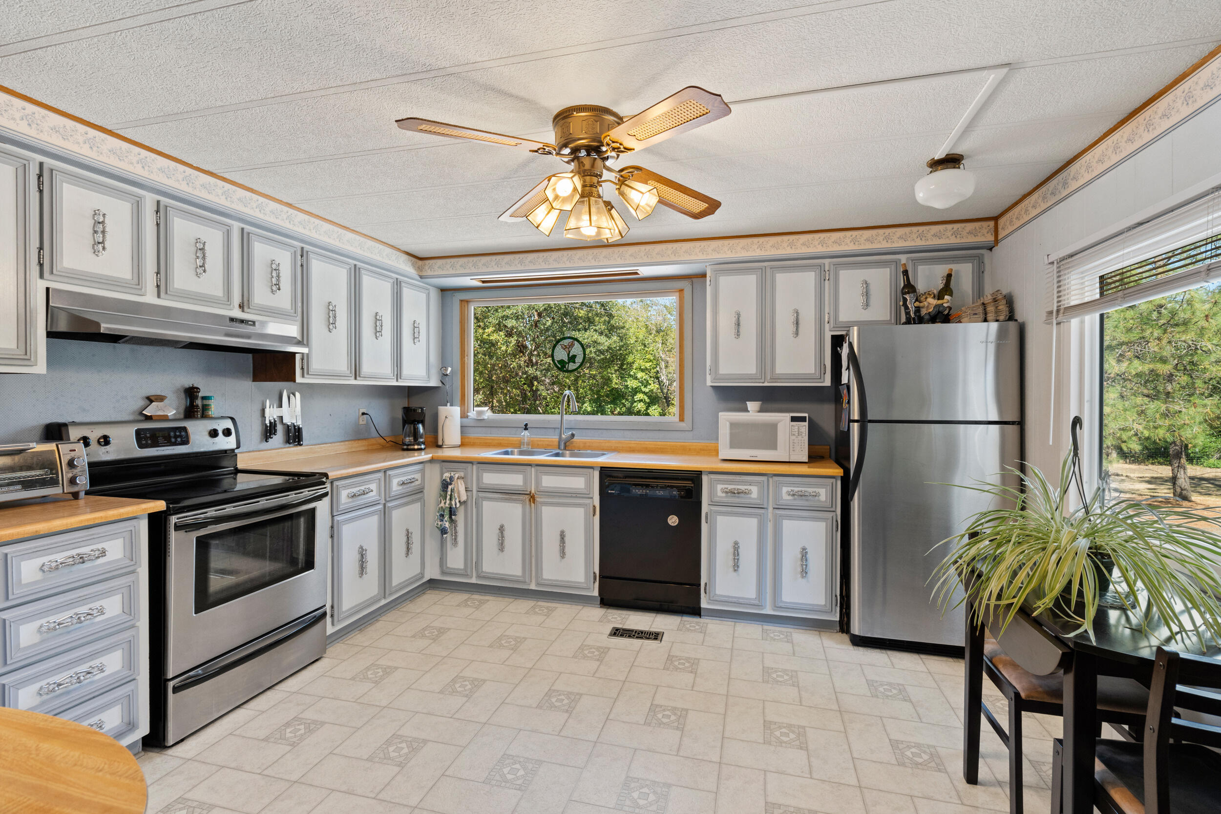 8538 Monument Drive Merlin, OR 97532 - Photo 4 of 47 3_8538 monument dr, grants pass-02