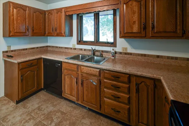 $324,900 | 2640 Osmundsen Road, Fitchburg, WI 53711