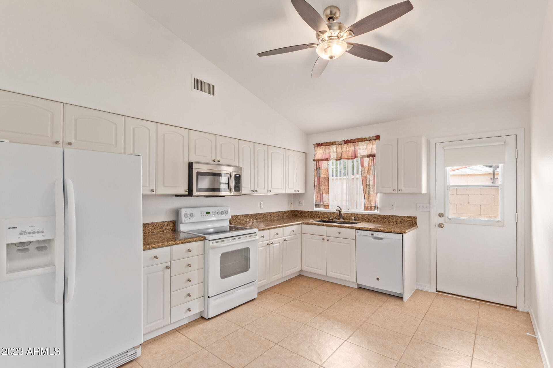 2625 East Roma Avenue Phoenix, AZ 85016 - Photo 4 of 15 05 Roma 2625