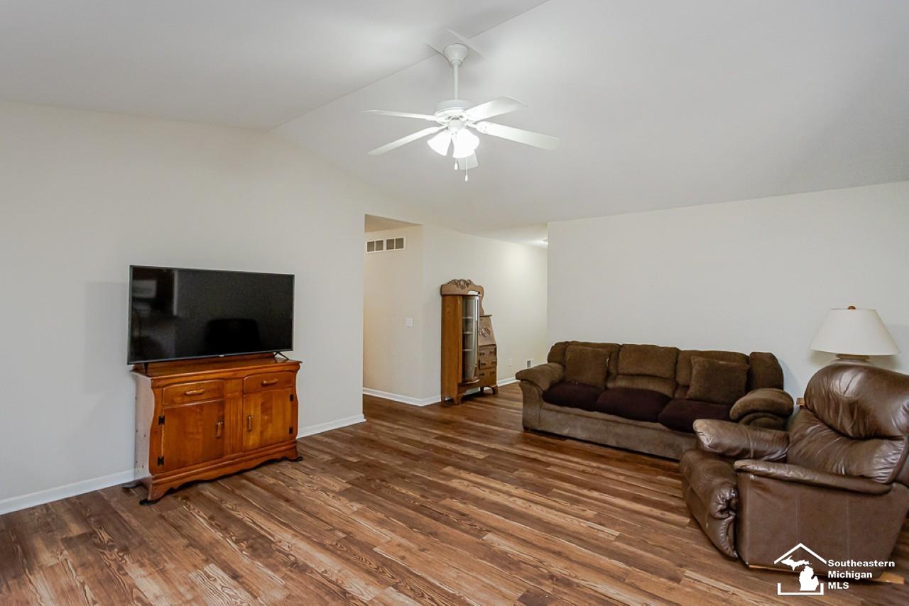 1897 Allan Street Adrian, MI 49221 - Photo 5 of 32