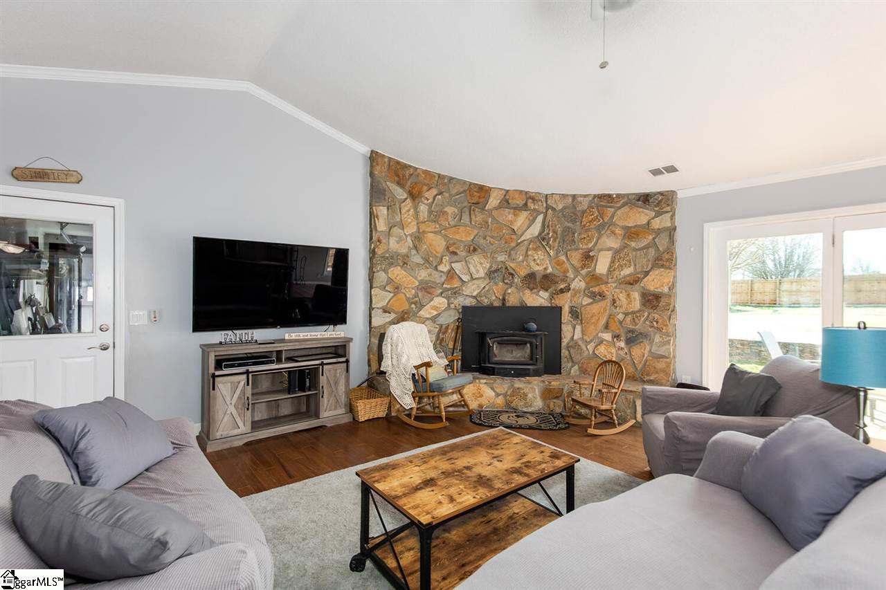 301 Huntington Road Easley, SC 29642 - Photo 3 of 32 Gallery Image 3
