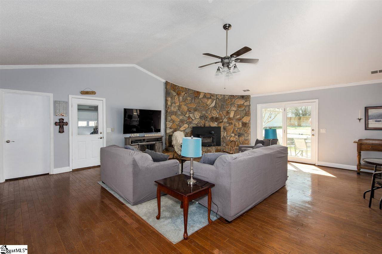 301 Huntington Road Easley, SC 29642 - Photo 4 of 32 Gallery Image 4