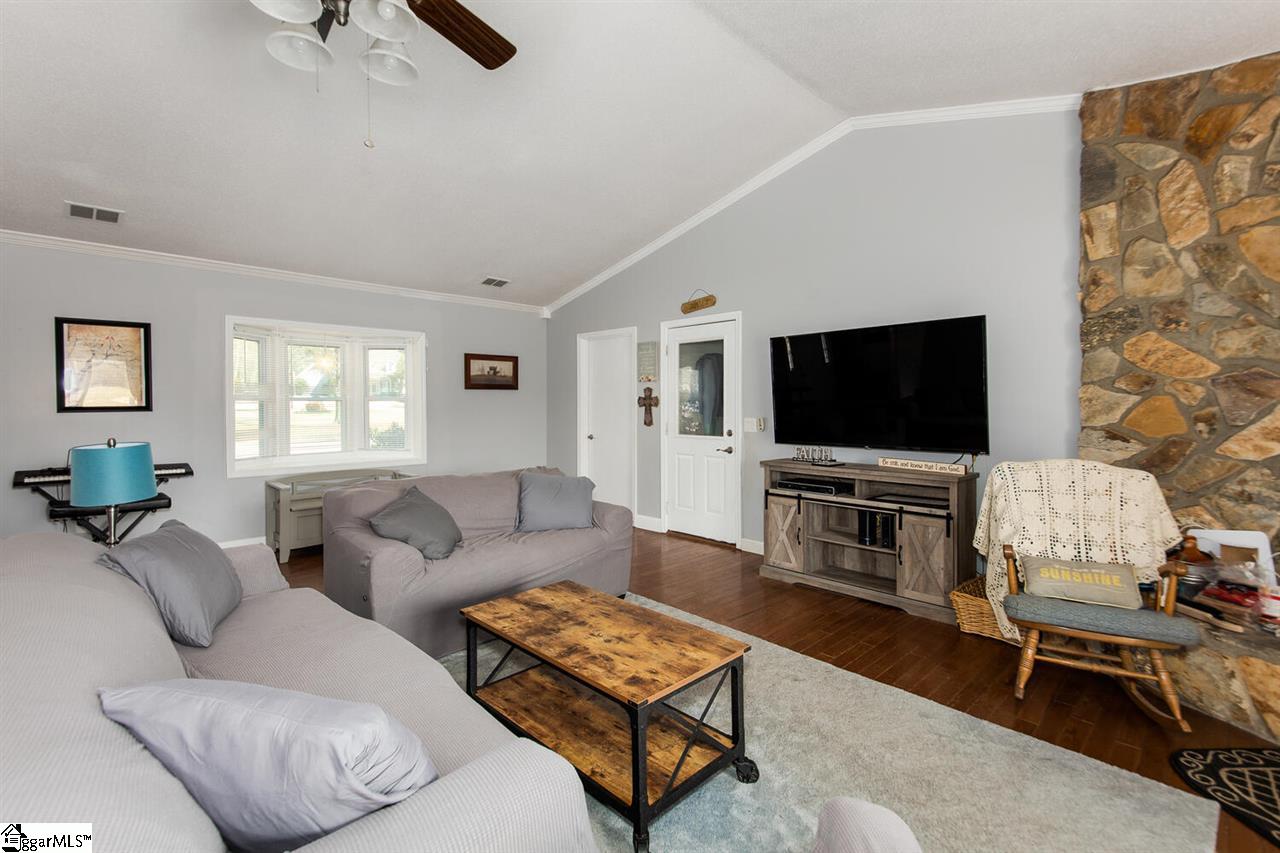 301 Huntington Road Easley, SC 29642 - Photo 5 of 32 Gallery Image 5