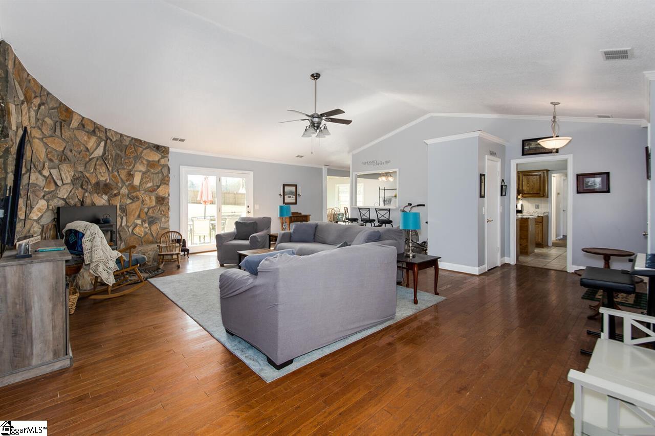 301 Huntington Road Easley, SC 29642 - Photo 7 of 32 Gallery Image 7