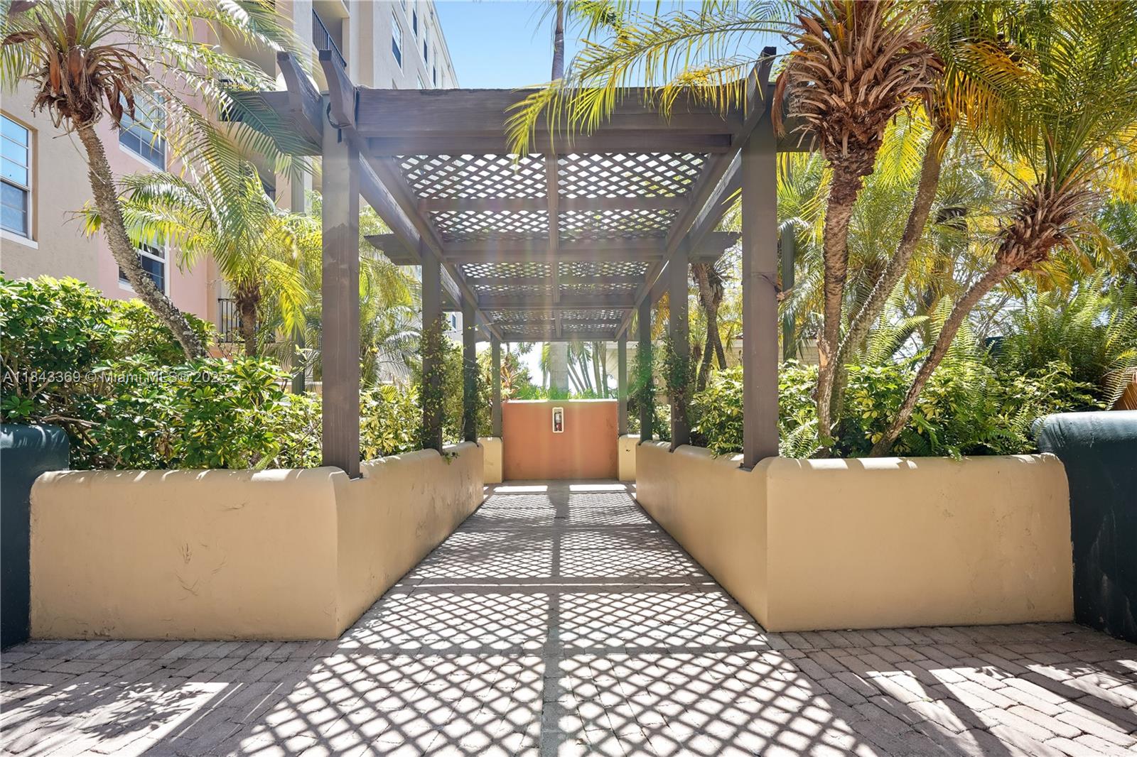 520 Southeast 5th Avenue, Unit 3503 Fort Lauderdale, FL 33301 - Photo 16 of 37 a view of a patio with a table and chairs