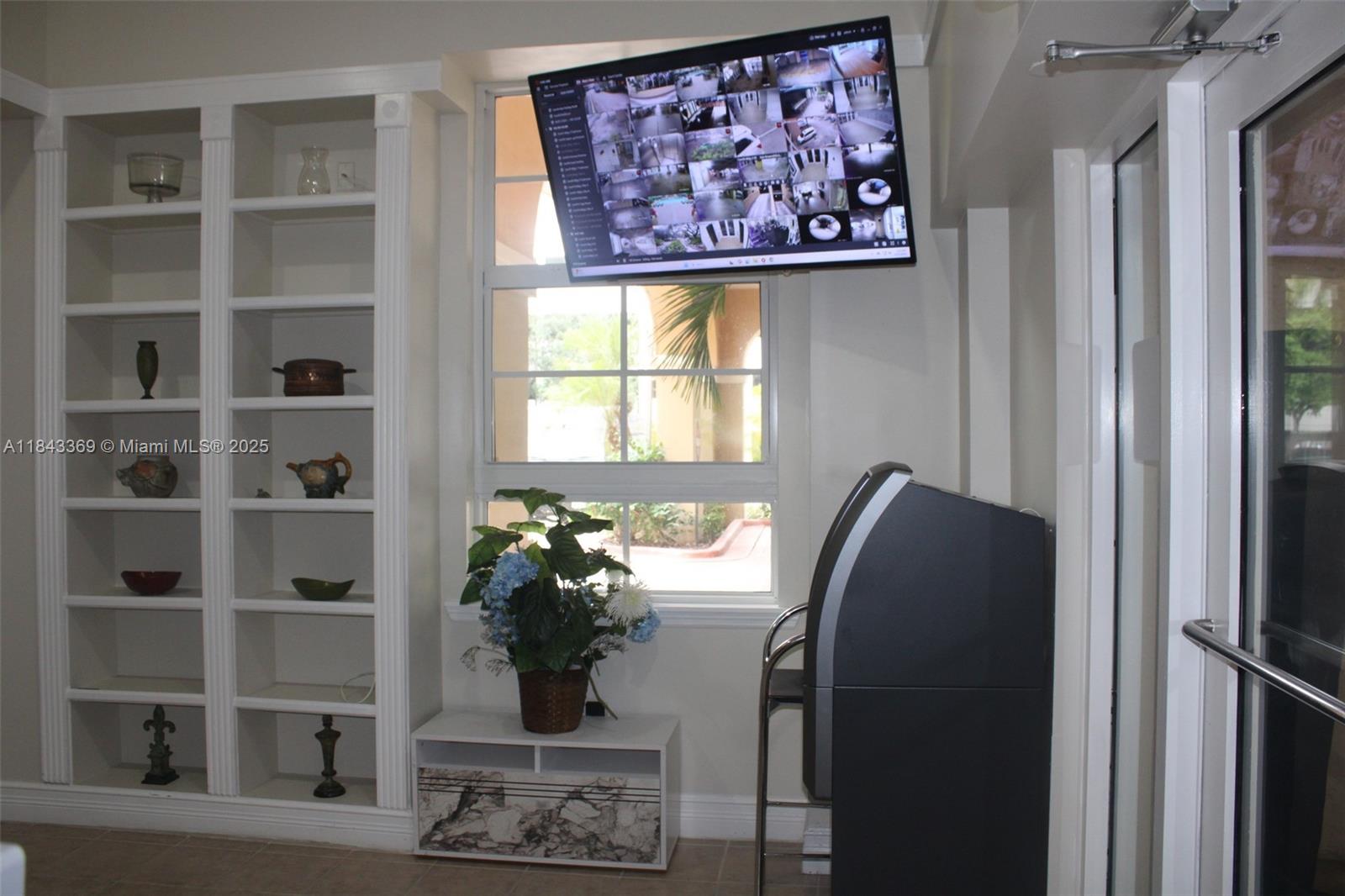 520 Southeast 5th Avenue, Unit 3503 Fort Lauderdale, FL 33301 - Photo 27 of 37 a picture of a window in a room