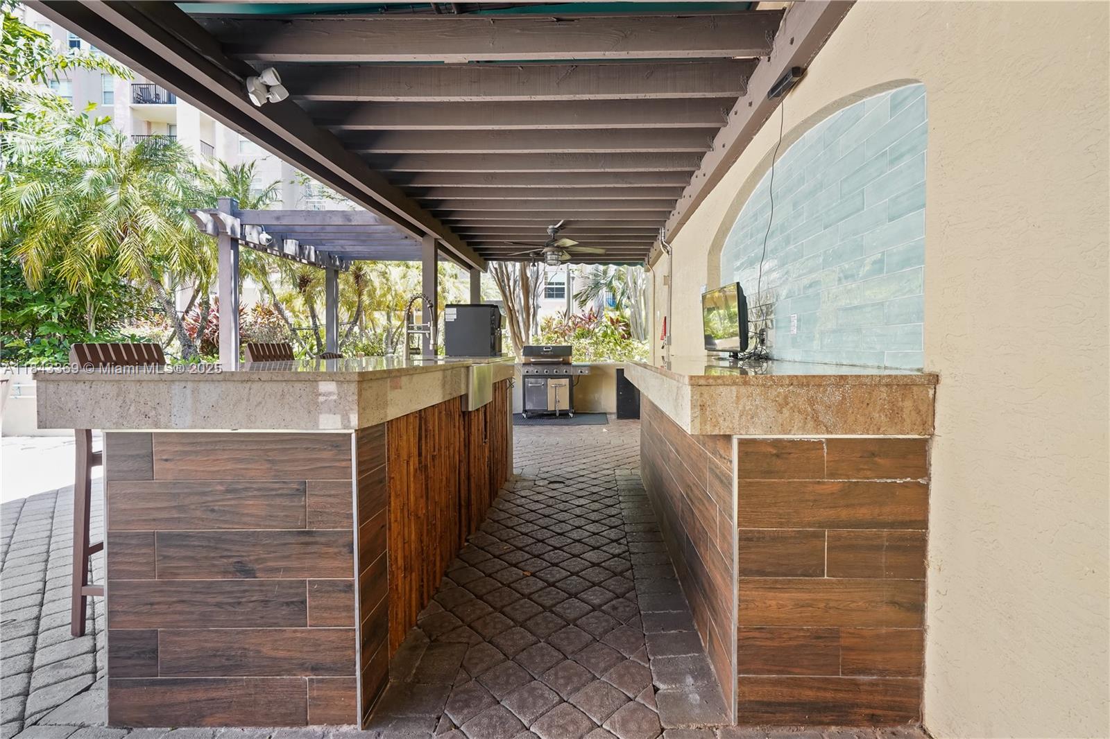 520 Southeast 5th Avenue, Unit 3503 Fort Lauderdale, FL 33301 - Photo 8 of 37 a view of a walk in closet