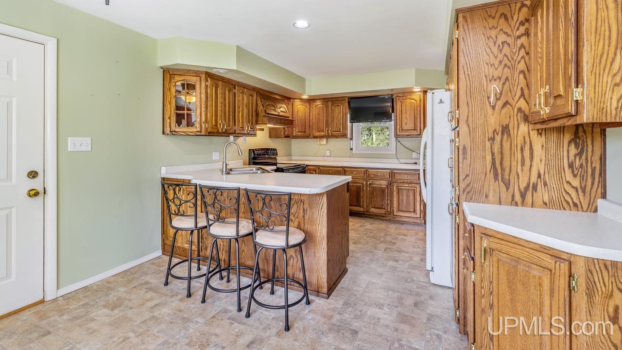 5940 27.5 Road Gladstone, MI 49837 - Photo 10 of 37 Gallery Image 10