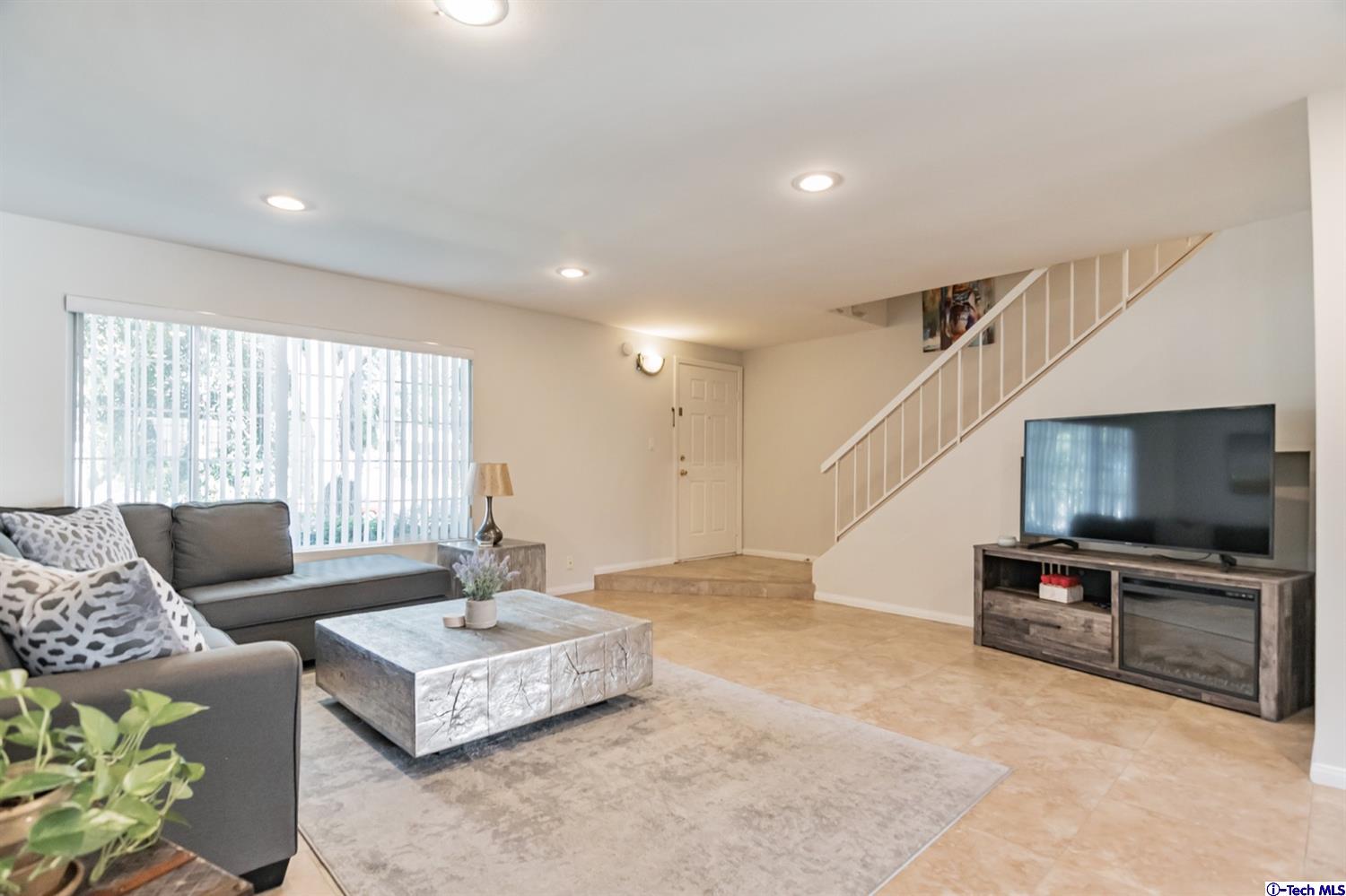 19110 Kittridge Street, Unit 5 Reseda, CA 91335 - Photo 4 of 29