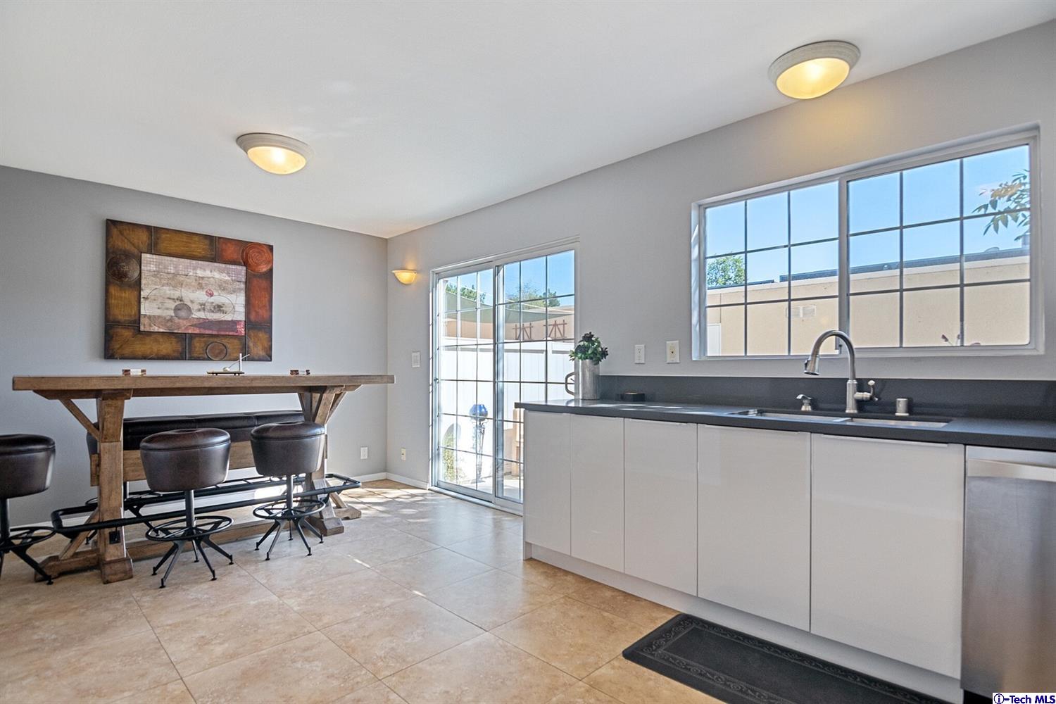 19110 Kittridge Street, Unit 5 Reseda, CA 91335 - Photo 9 of 29