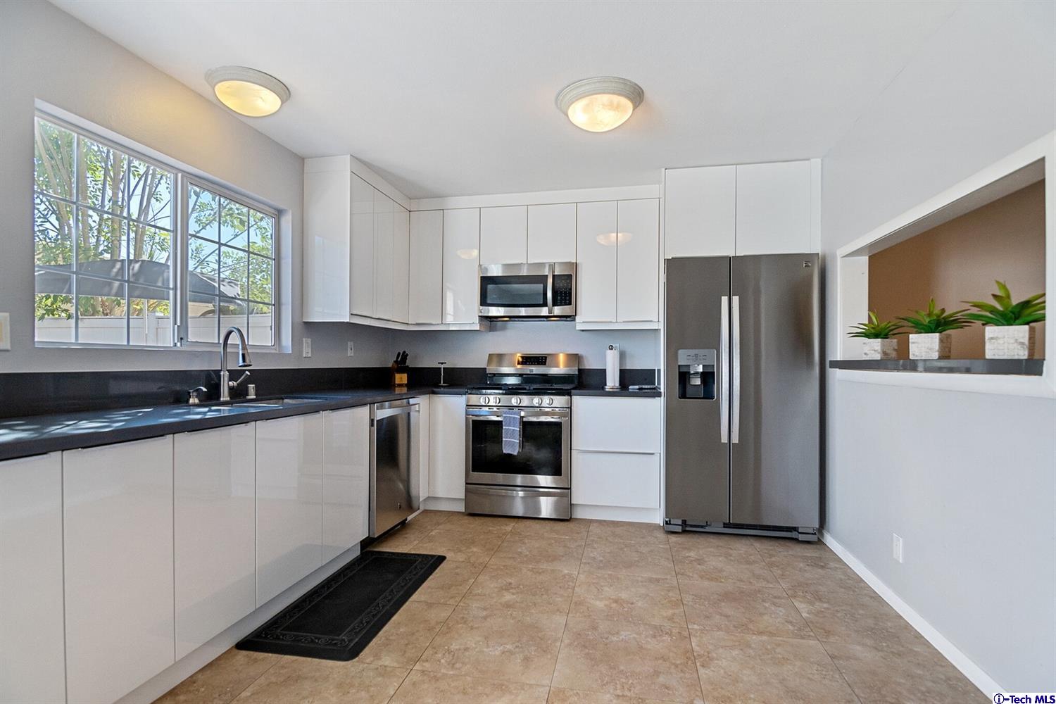 19110 Kittridge Street, Unit 5 Reseda, CA 91335 - Photo 10 of 29