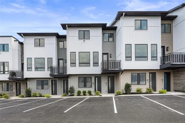 $979,000 | 17 Union Road, Unit 209, Spring Valley, NY 10977