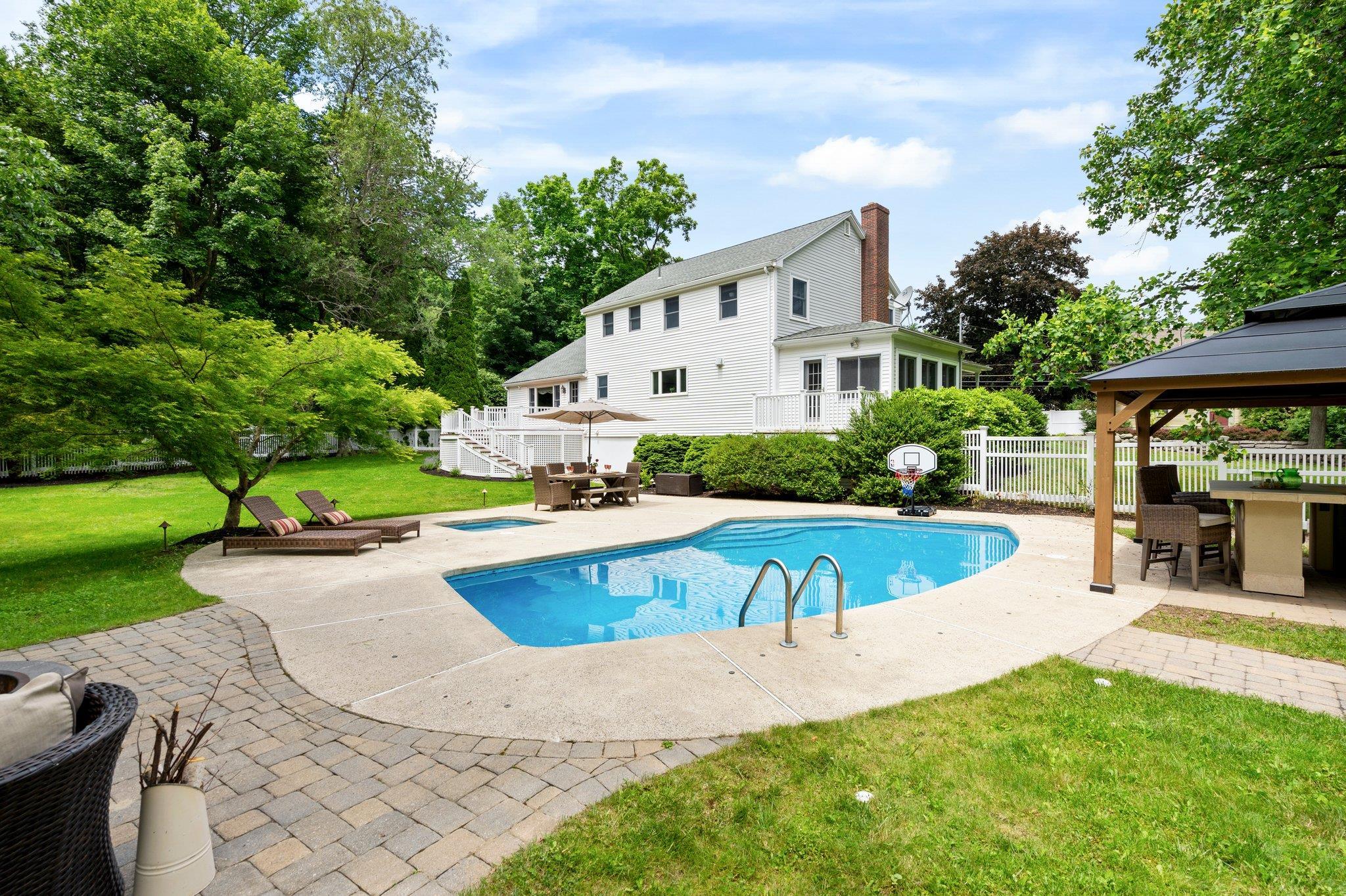 102 Kensington Road Hampton Falls, NH 03844 - Photo 2 of 40