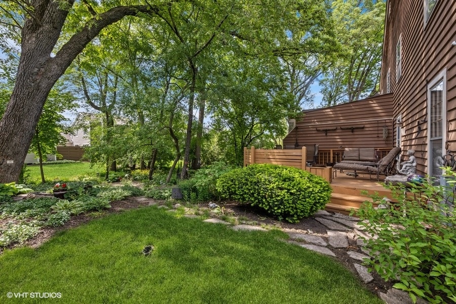 1612 Stonebridge Trail Wheaton, IL 60189 - Photo 22 of 22 a view of a back yard