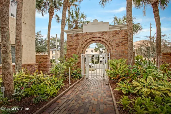 $1,995 | 2912 St Johns Avenue, Unit 24, Jacksonville, FL 32205