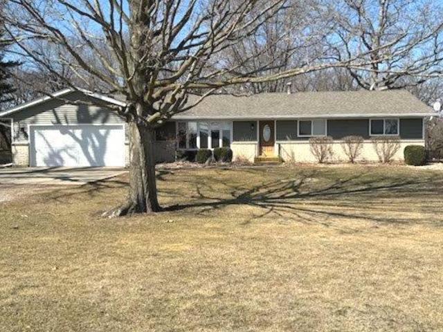 1455 North Gorham Road Morris, IL 60450 - Photo 1 of 22 a front view of a house with a yard