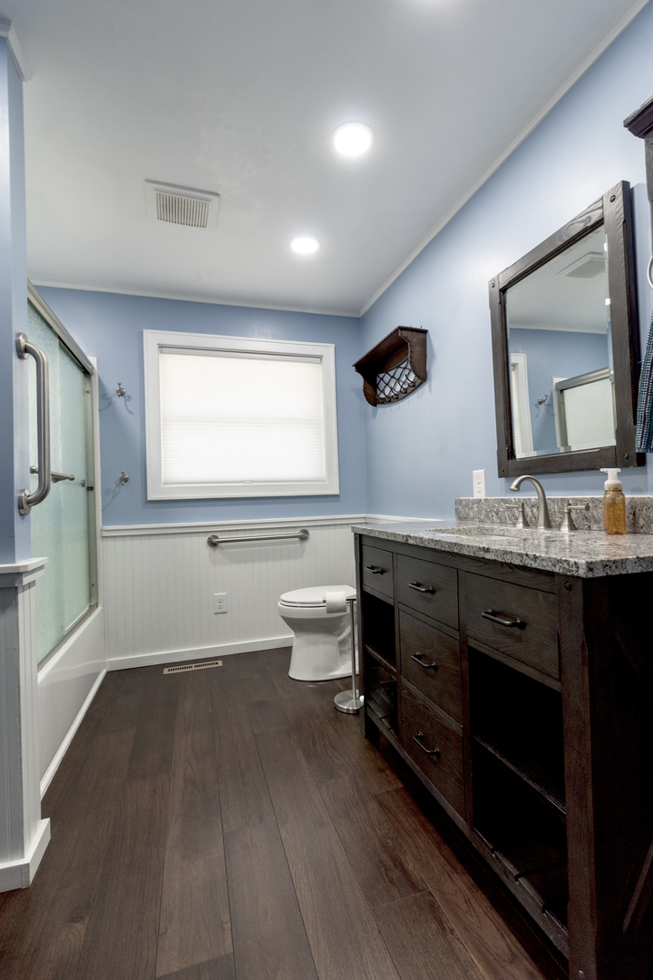 1455 North Gorham Road Morris, IL 60450 - Photo 15 of 22 a bathroom with a toilet sink and mirror