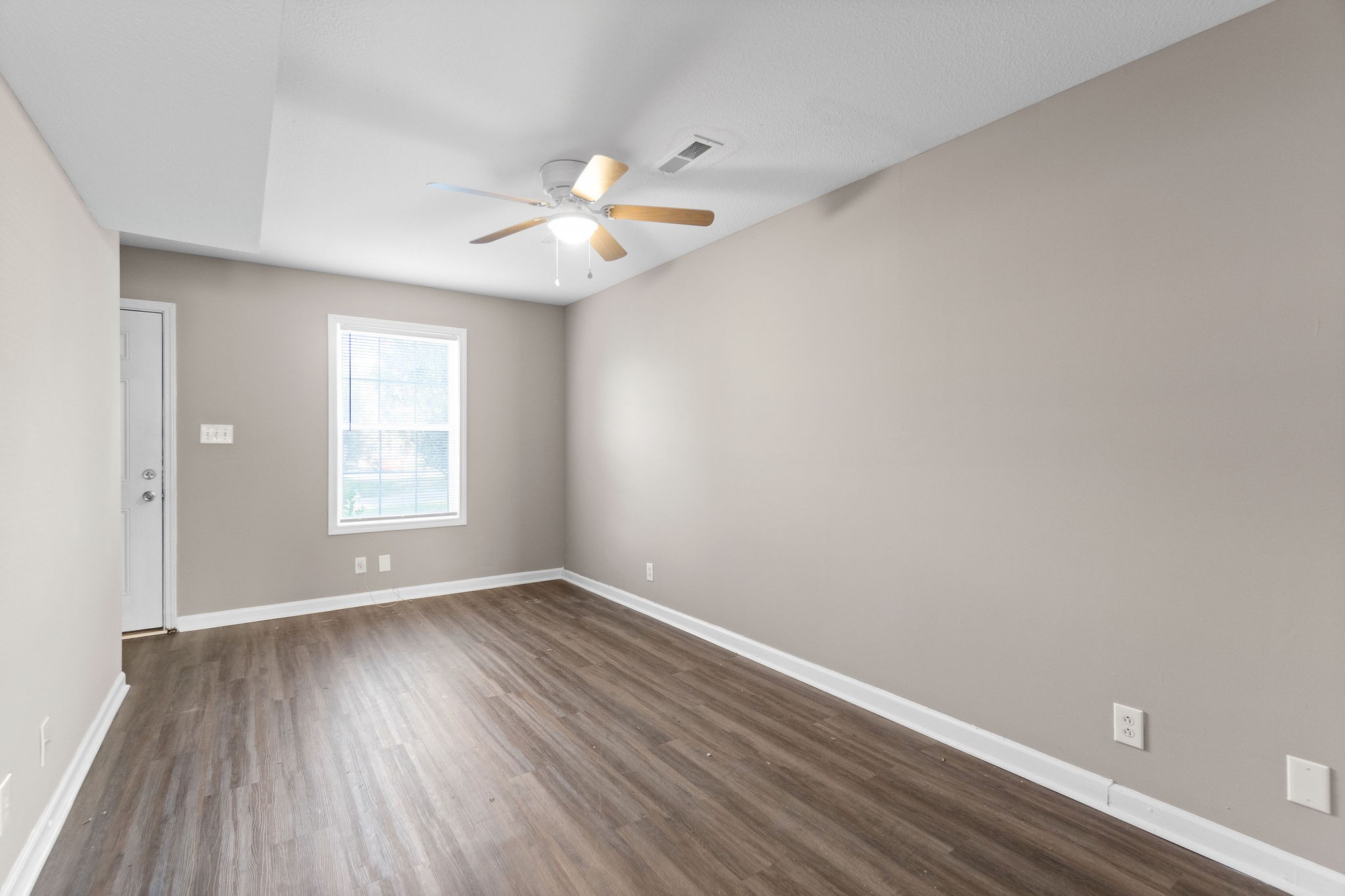 804 Golf View Place, Unit B Clarksville, TN 37043 - Photo 7 of 24 an empty room with wooden floor and windows