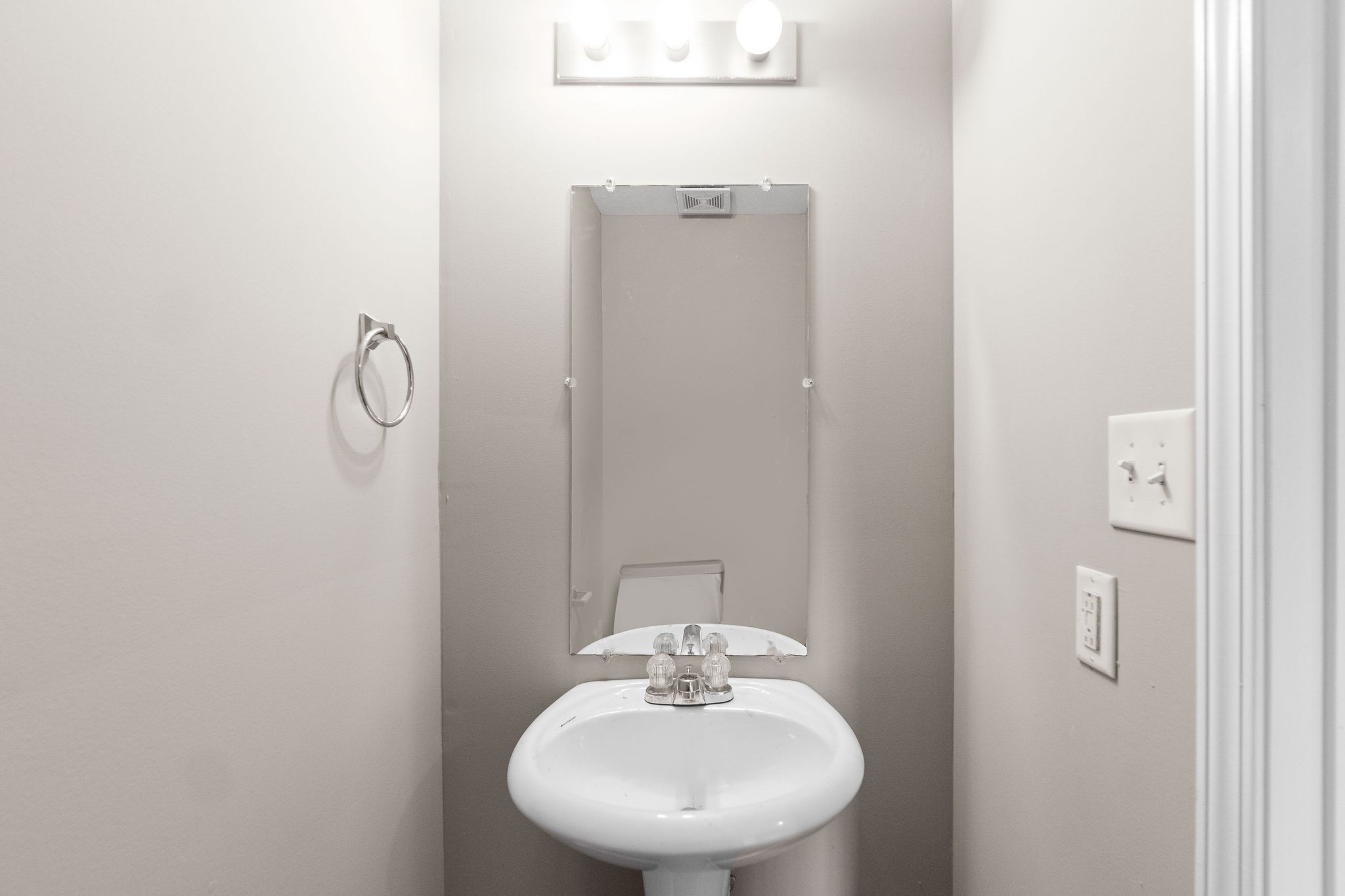 804 Golf View Place, Unit B Clarksville, TN 37043 - Photo 8 of 24 a bathroom with a sink and a mirror