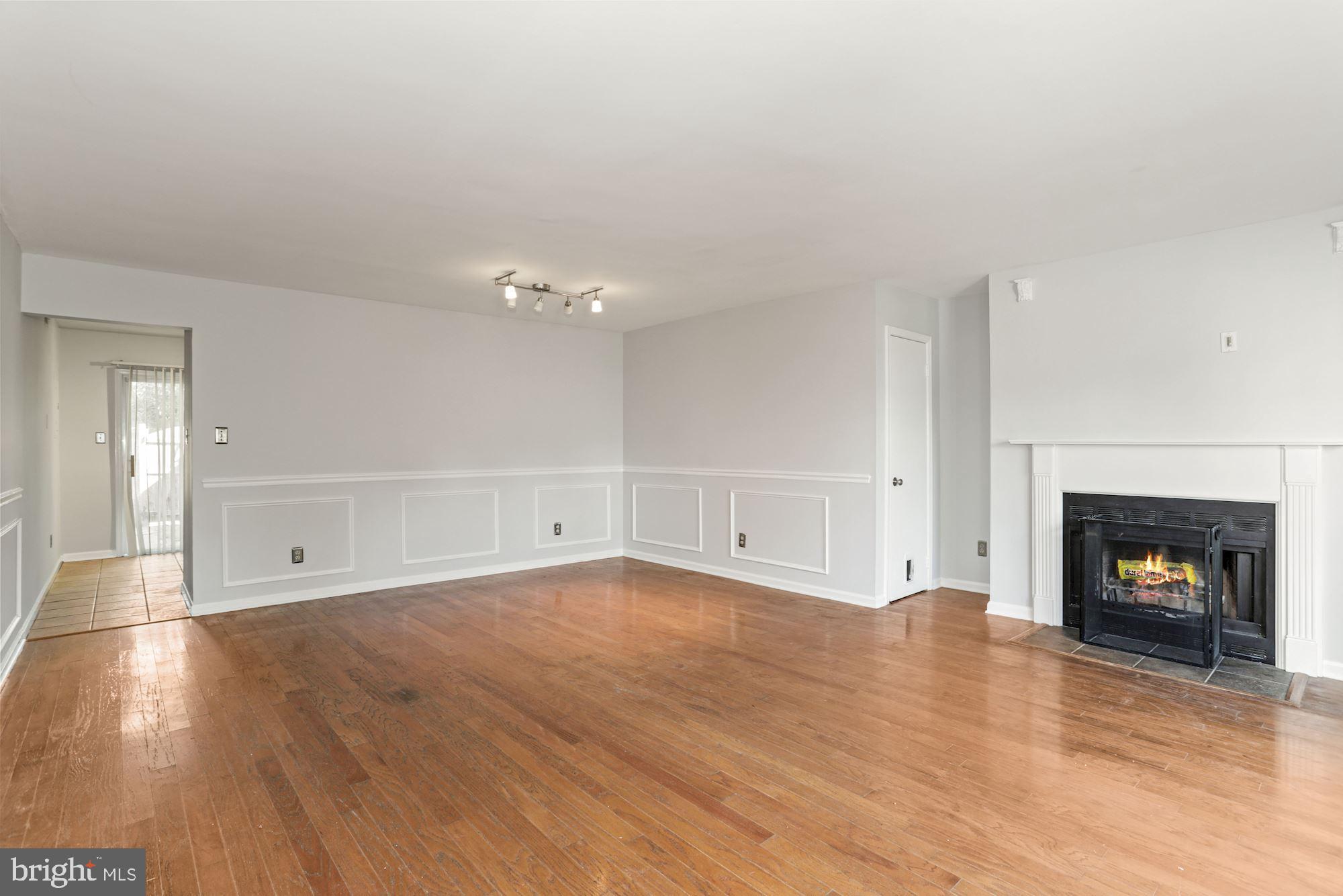 4008 Spring Run Court, Unit 2F Chantilly, VA 20151 - Photo 3 of 18 Floors have been updated since this picture.