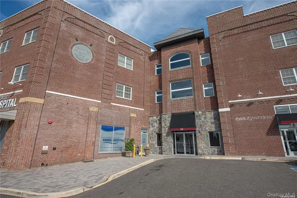 $4,100 | 50 Stewart Avenue, Unit 3B, Huntington, NY 11743