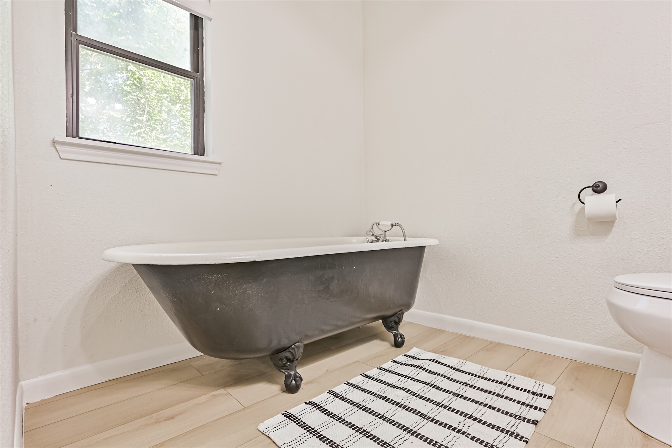 7445 Cobbs Oak Lane Rosharon, TX 77583 - Photo 27 of 39 Full Bathroom downstairs - recently updated