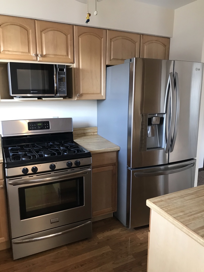 1860 Nottingham Drive Aurora, IL 60505 - Photo 4 of 26