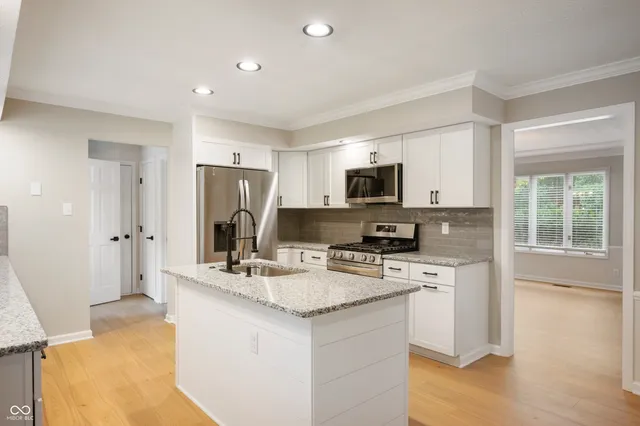 $574,900 | 7474 Oakland Hills Drive, Indianapolis, IN 46236