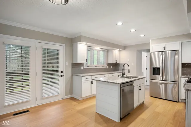 $574,900 | 7474 Oakland Hills Drive, Indianapolis, IN 46236