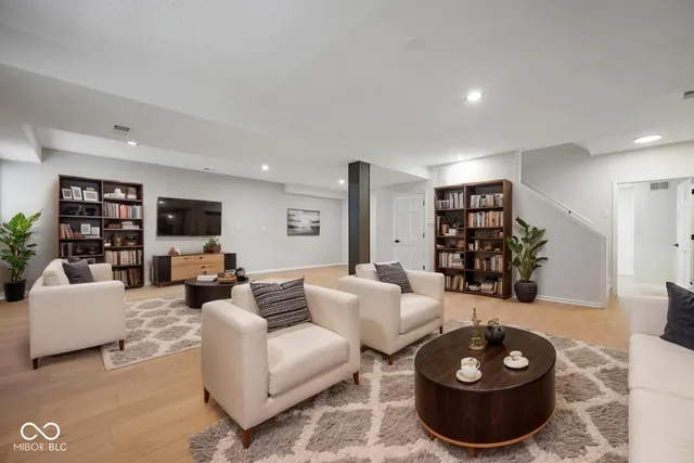 $574,900 | 7474 Oakland Hills Drive, Indianapolis, IN 46236