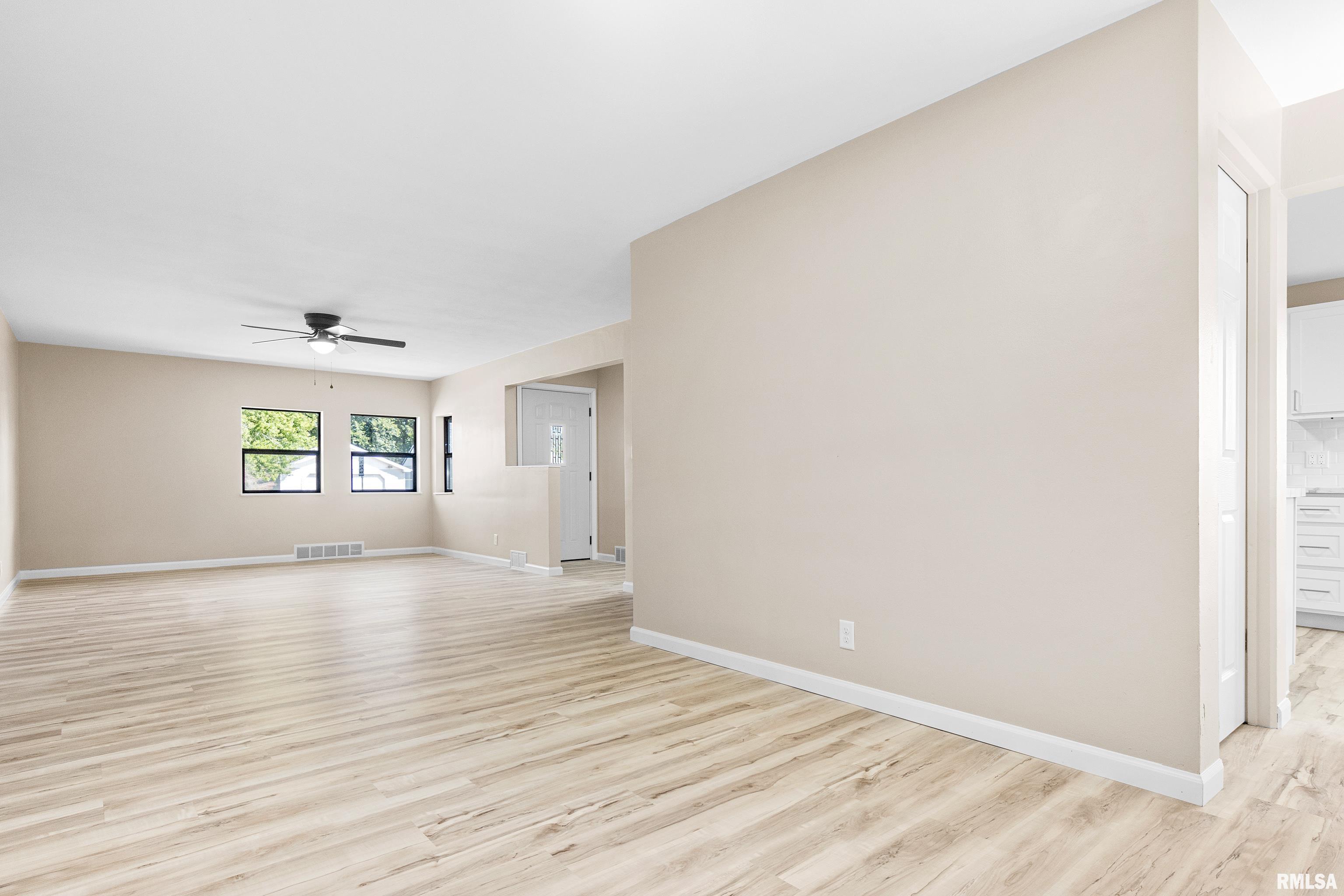 240 Park Road Creve Coeur, IL 61610 - Photo 12 of 39 Gallery Image 12
