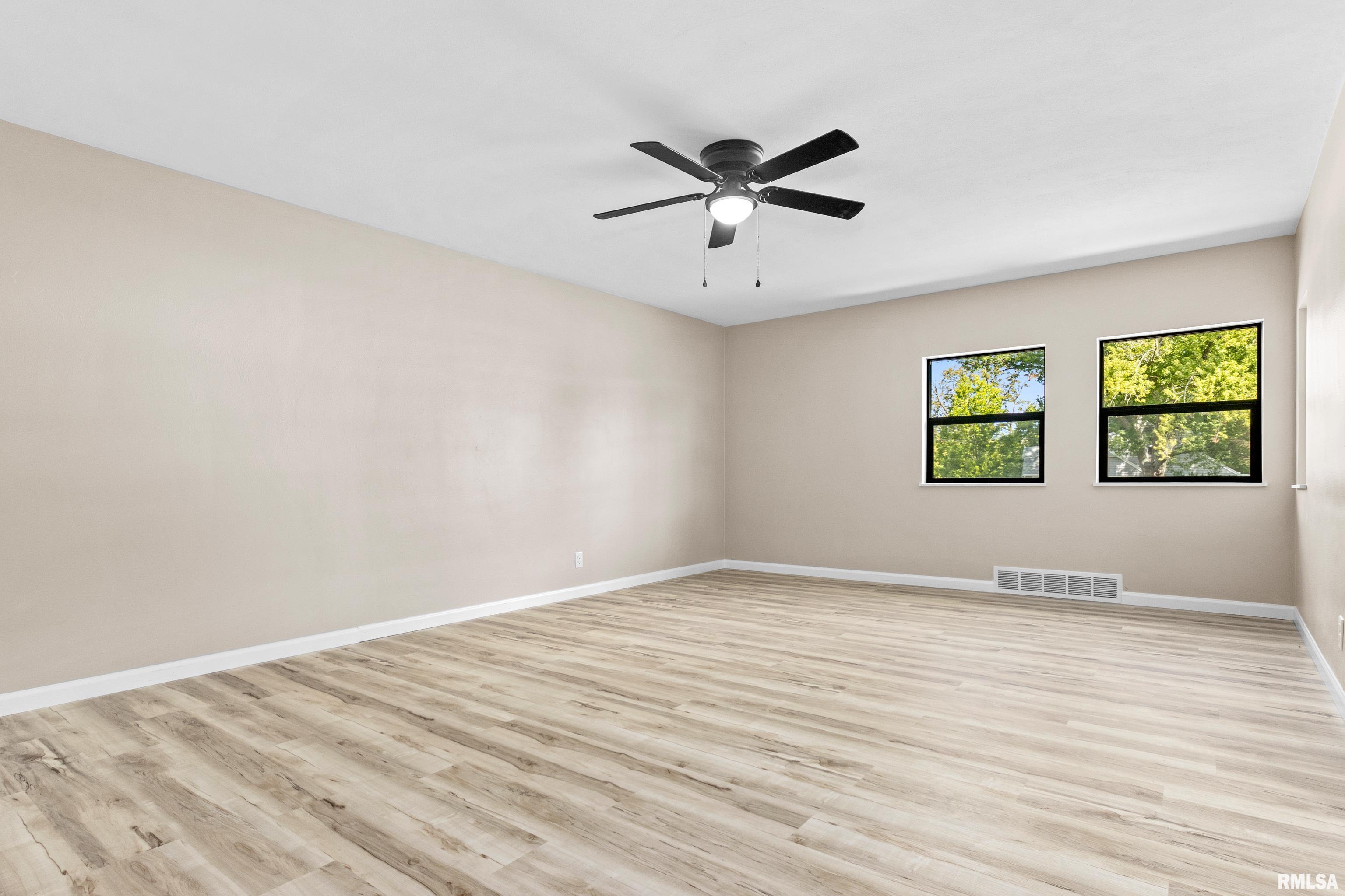 240 Park Road Creve Coeur, IL 61610 - Photo 15 of 39 Gallery Image 15