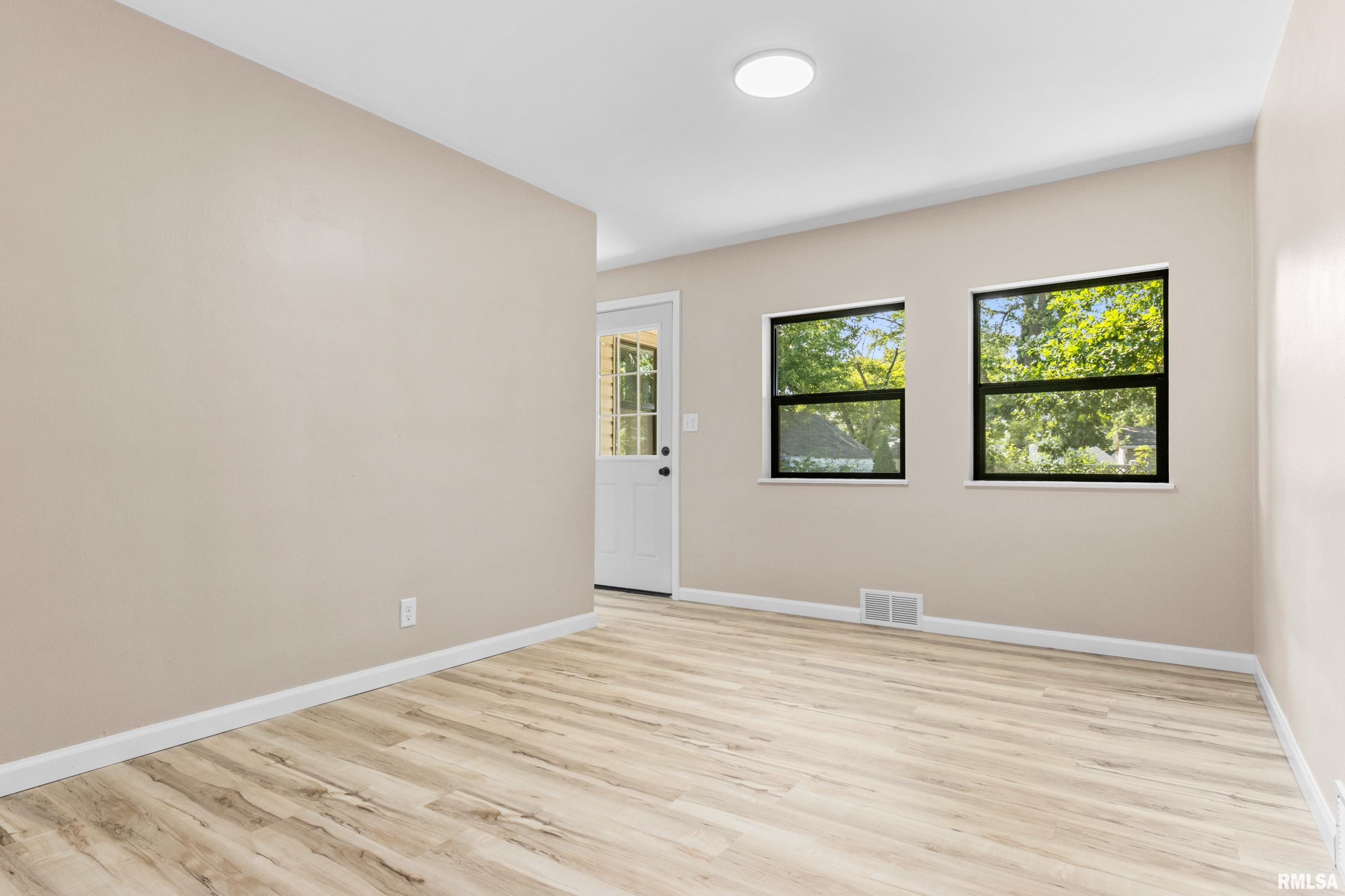 240 Park Road Creve Coeur, IL 61610 - Photo 16 of 39 Gallery Image 16