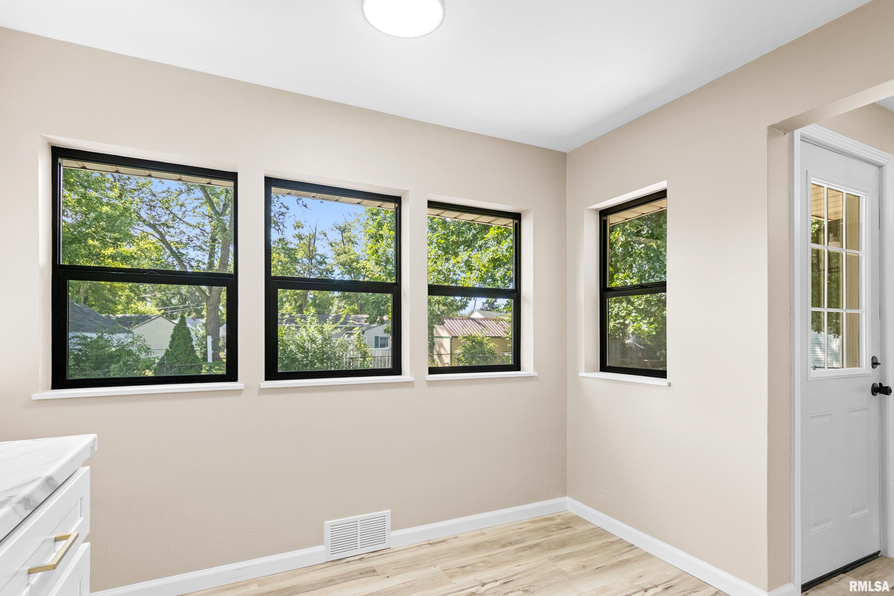 240 Park Road Creve Coeur, IL 61610 - Photo 23 of 39 Gallery Image 23