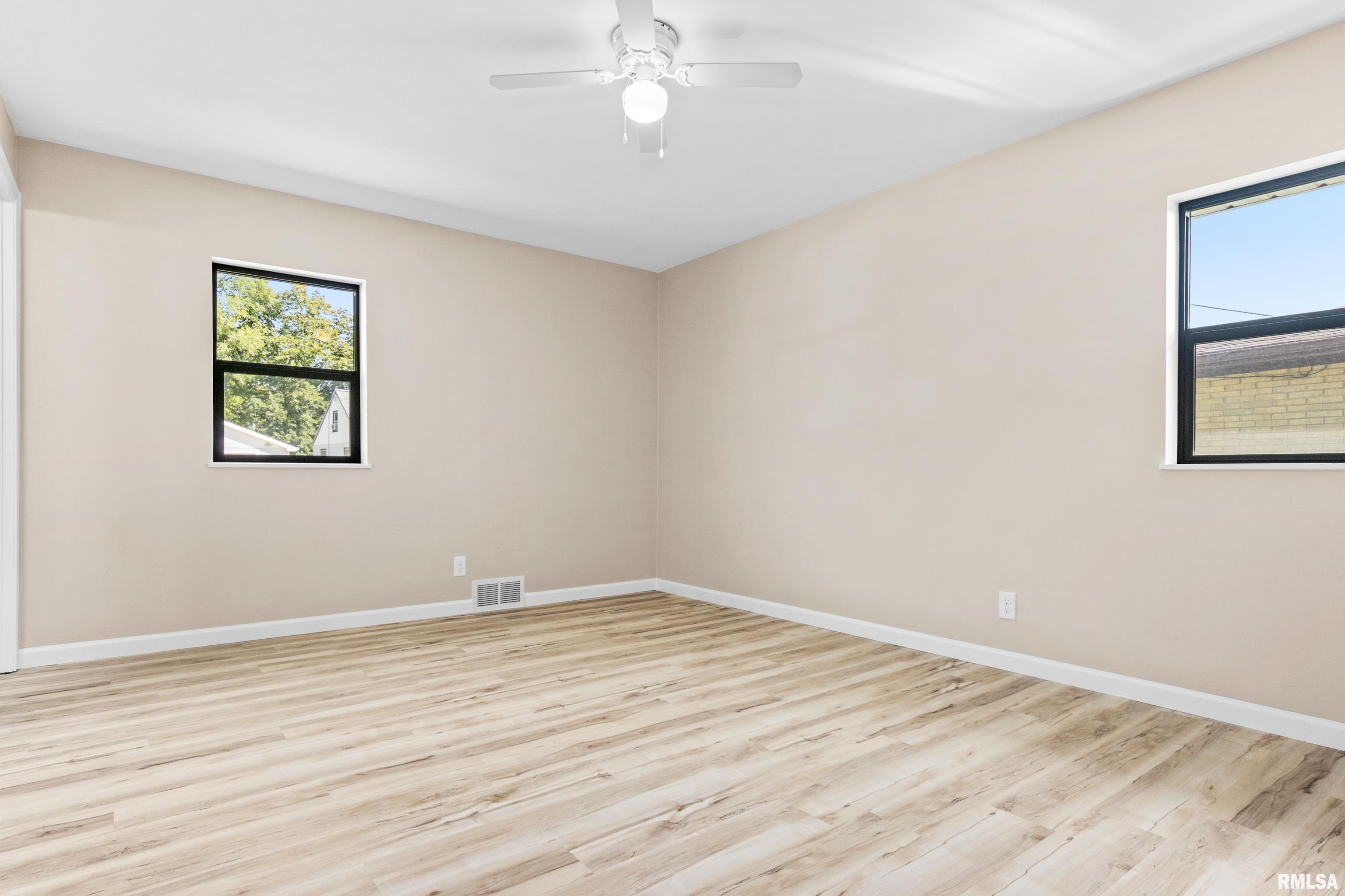 240 Park Road Creve Coeur, IL 61610 - Photo 25 of 39 Gallery Image 25